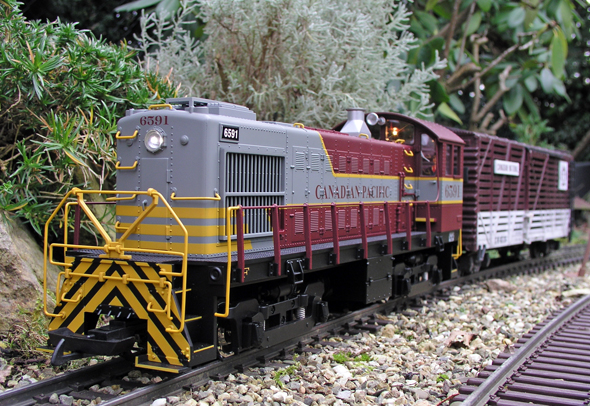 USA Trains S2 und stock car von Aristo