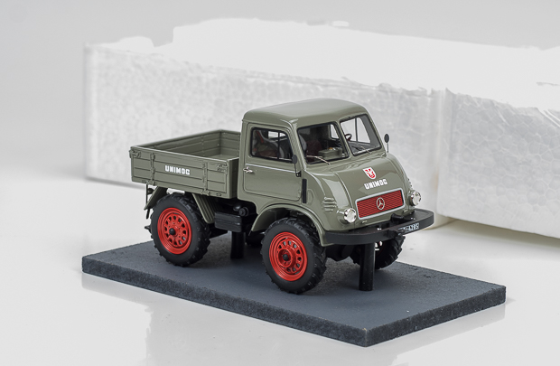 tl_files/bilder/Schuco/Schuco Unimog 401 Westfalia_VS.jpg
