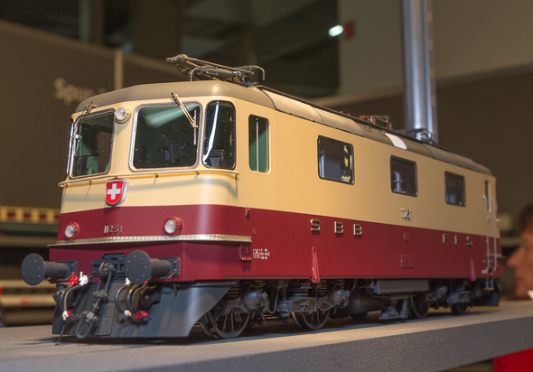 Re 4/4 von Kiss, Spur 1. Foto: Friedhelm Weidelich
