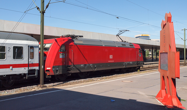 Fahrplan-Riese der DB AG in Hannover Hbf. Foto 2010: Friedhelm Weidelich