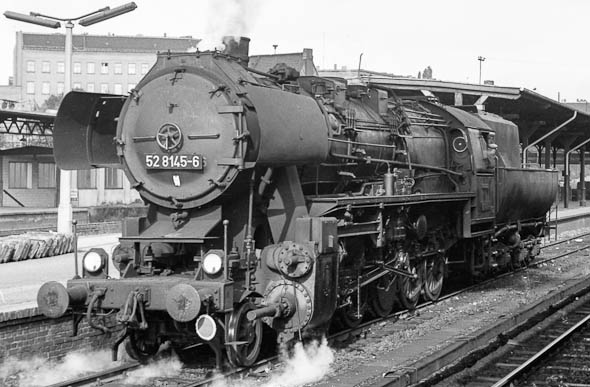 52 8145 der DR am 1.10.1970 in Berlin-Lichtenberg. Foto: Friedhelm Weidelich