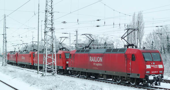 Moderne Güterzugloks in Neuss Hbf
